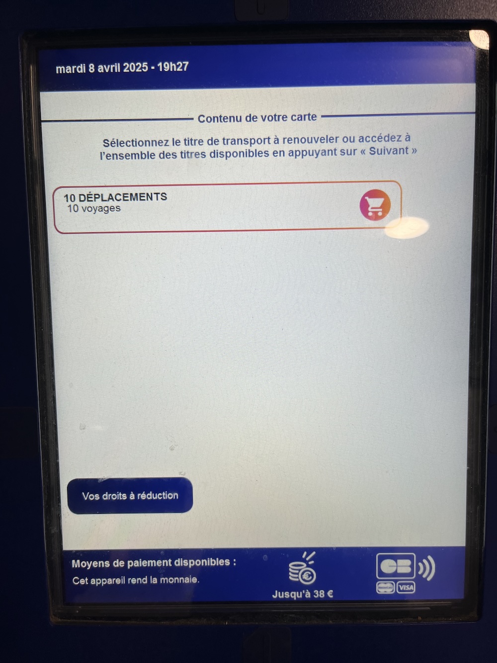 Écran affichant 10 titres disponibles, rechargeable par 10 uniquement